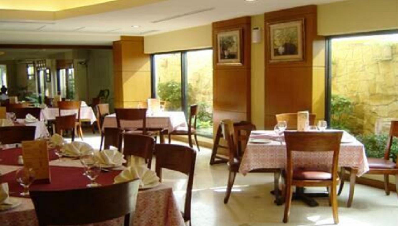 Embassy Inn, Karachi Extérieur photo